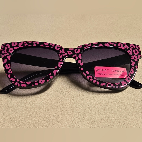 Betsey Johnson Pink Leopard Print Sunglasses - Picture 3 of 5